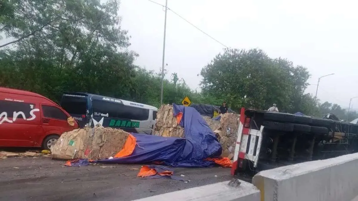 1 Orang Tewas, 8 Luka-Luka pada Kecelakaan Beruntun di Tol Cipularang