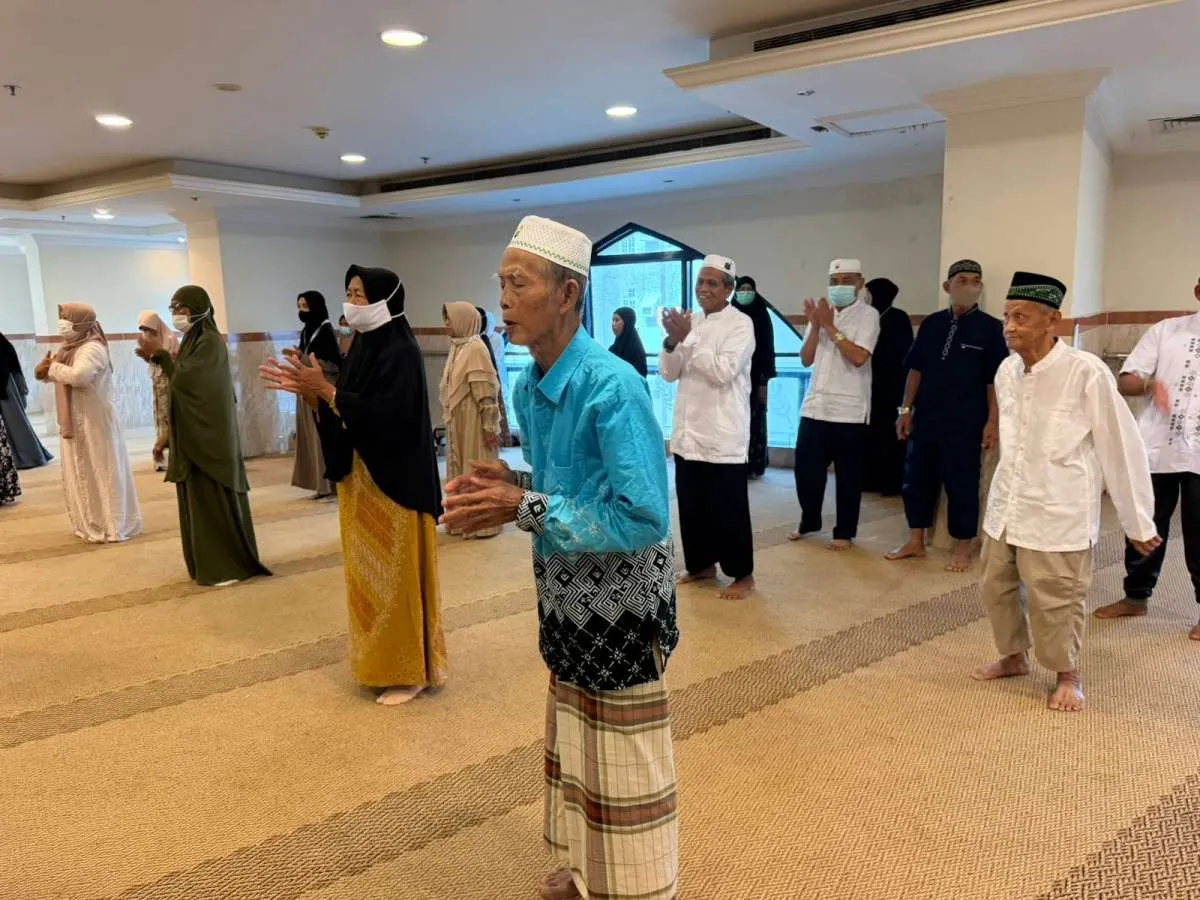 Jelang Armuzna, Jemaah Haji Indonesia Rutin Senam Pagi di Makkah