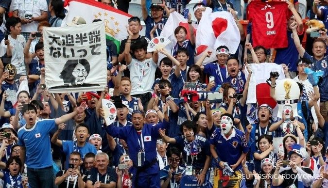Jaga kebersihan, pendukung Jepang membuat terkesan Piala Dunia