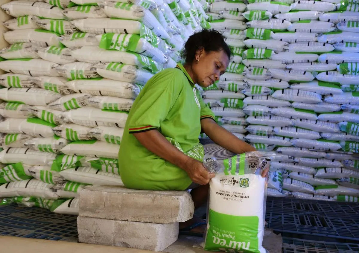Bersiap hadapi musim tanam, Pupuk Indonesia percepat distribusi ke gudang dan kios