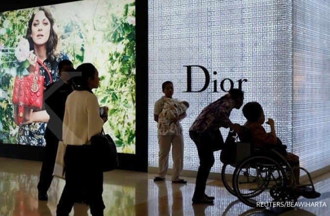 Dior Nods to Sports With Jersey Fabrics in Paris Haute Couture Show