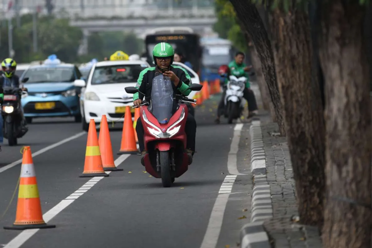 Hindari tilang, pengendara motor dan mobil inilah jalur sepeda di Jakarta