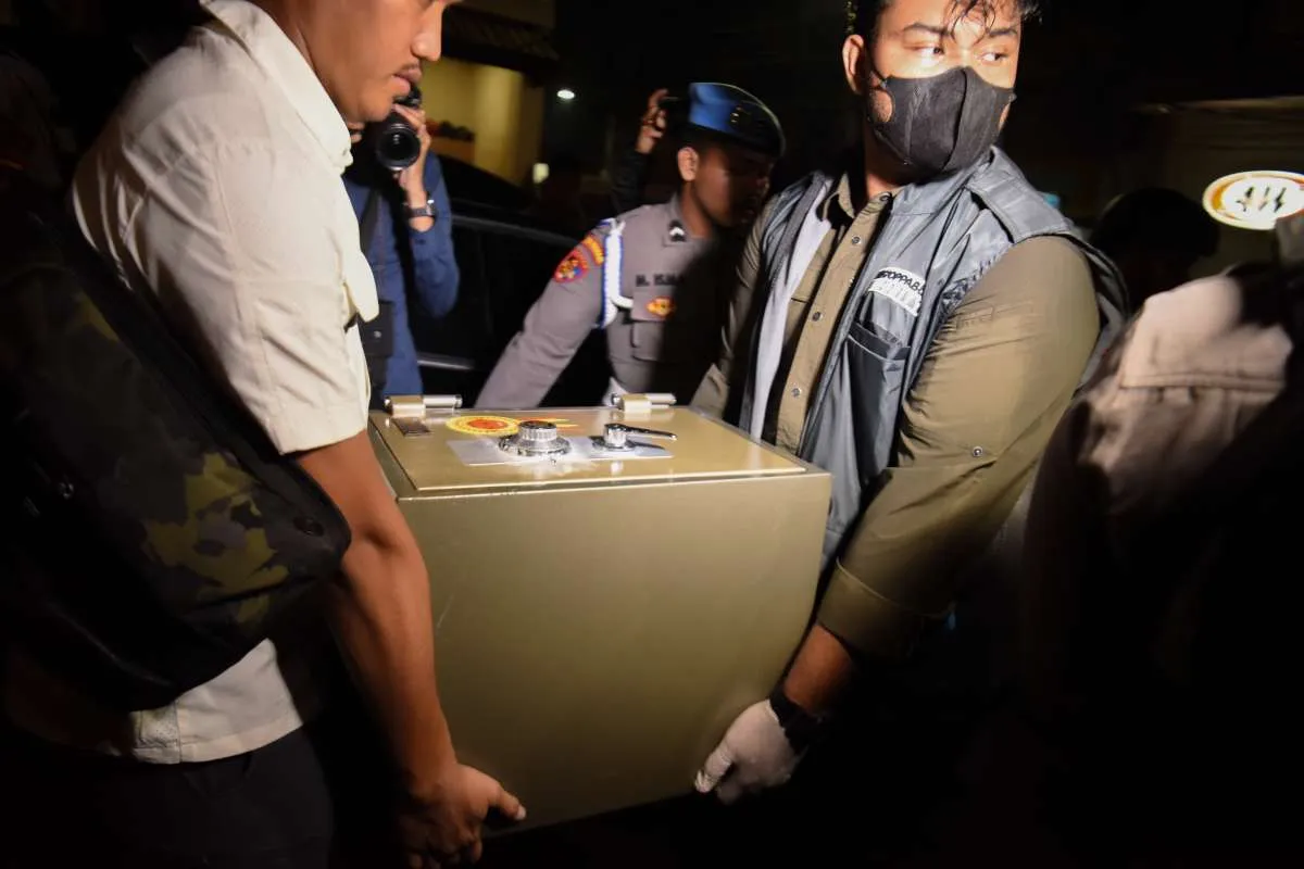 Kasus Eks Jampidsus Masuk Babak Baru, Kejagung Terima Tersangka dan Barang Bukti