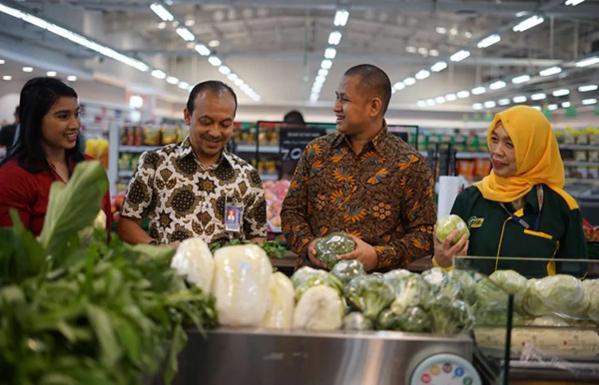 Giant merenovasi gerai dan memperkuat layanan pada bulan ini