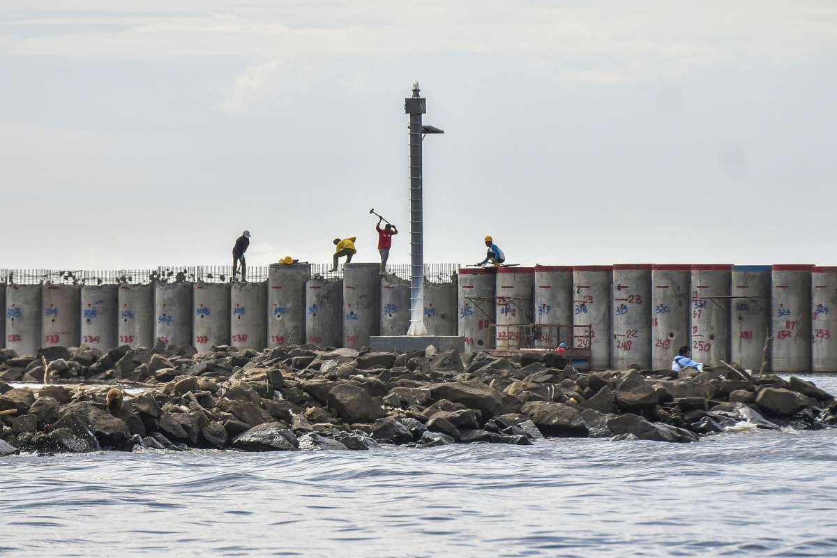 Kementerian PU Lanjutkan Proyek Tanggul Laut