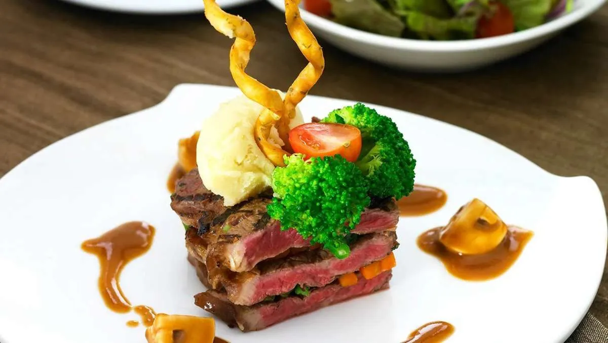 Resep Steak Daging Sapi Saus Jamur, Sajian Mewah Rumahan yang Mirip Buatan Restoran