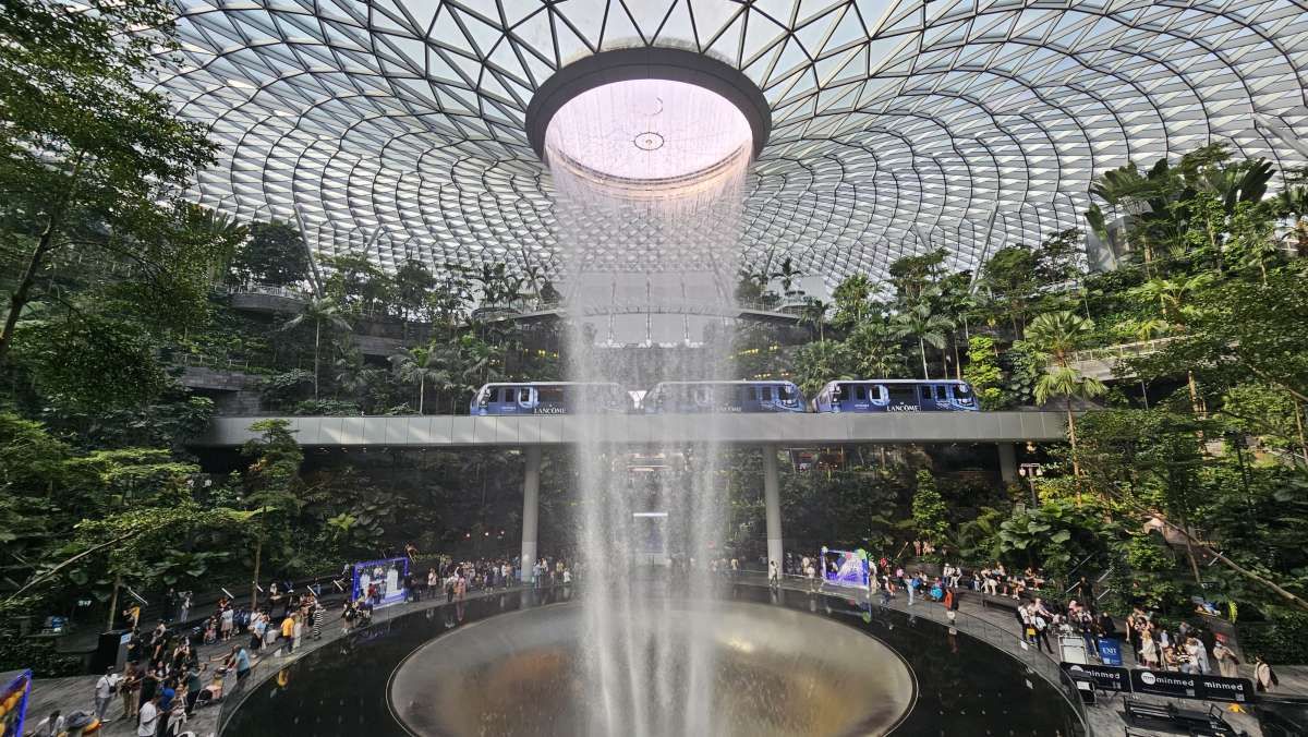 Jewel Changi Airport Tampung 300.000 Pengunjung Setiap Hari