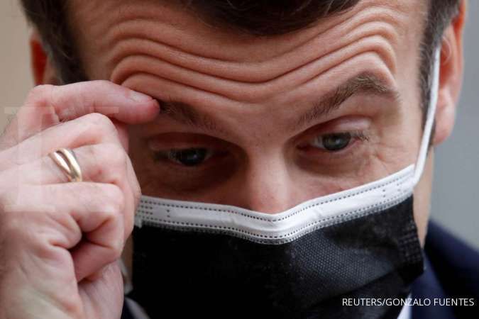 Presiden Prancis Emmanuel Macron ditampar orang tak dikenal saat tur nasional