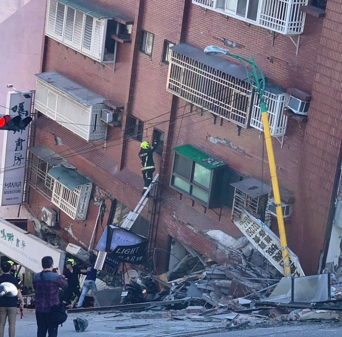 Taiwan Diguncang Gempa Terkuat dalam 25 Tahun