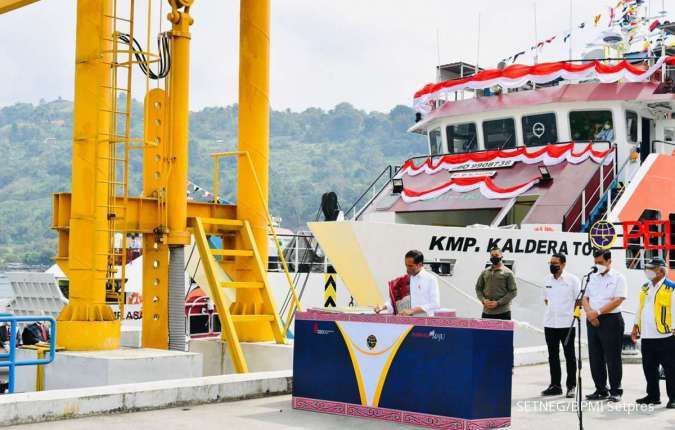 Jokowi Resmikan 7 Pelabuhan dan 4 Kapal Motor di Kawasan Danau Toba