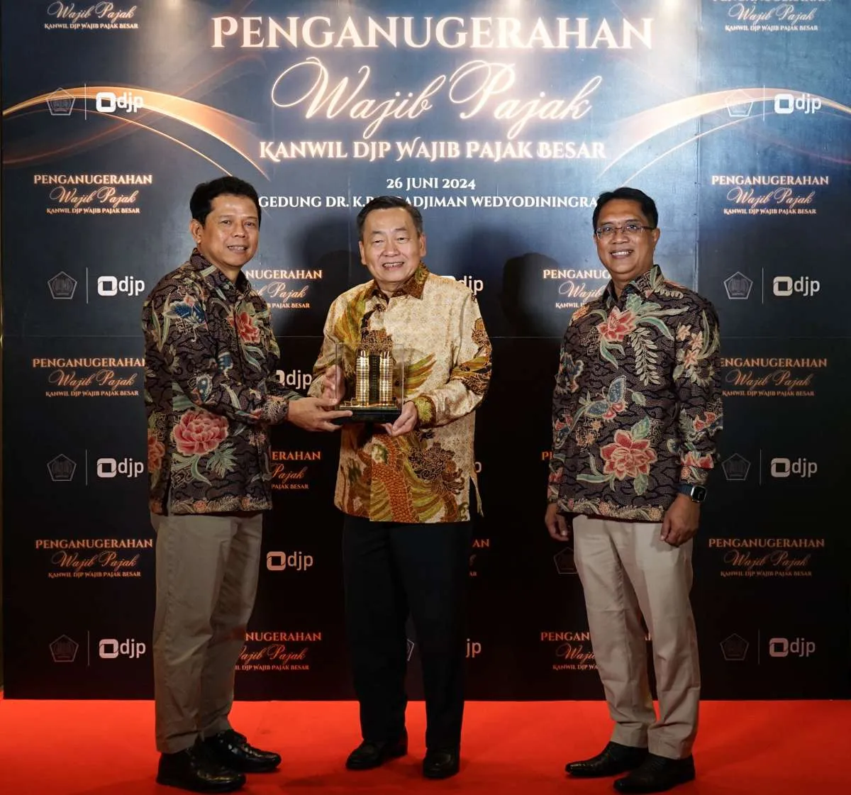 BCA Kembali Raih Penghargaan Wajib Pajak 2024, Berkontribusi bagi Pendapatan Negara