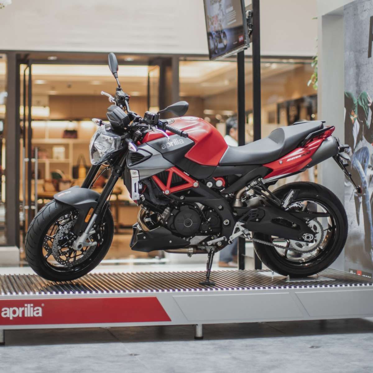 PT Piaggio Indonesia Memperkenalkan Sport Naked Bike Terbaru dari Aprilia Shiver
