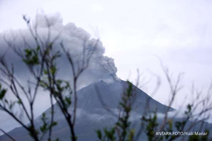 Dampak Erupsi Gunung Berapi, Kenali 5 Bahaya Abu Vulkanik bagi Kesehatan Anda