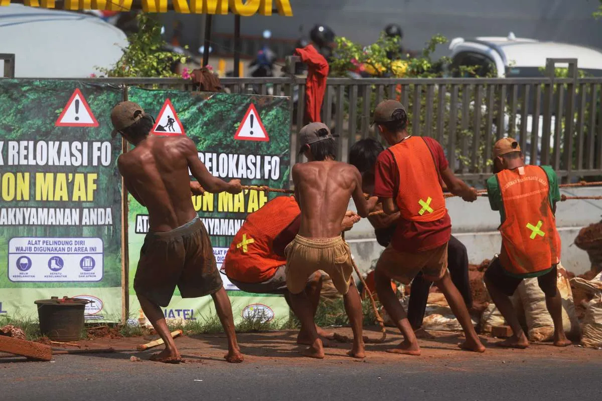 Restrukturisasi Fiber Jadi Sentimen Positif, Cek Rekomendasi Saham TLKM, ISAT & EXCL