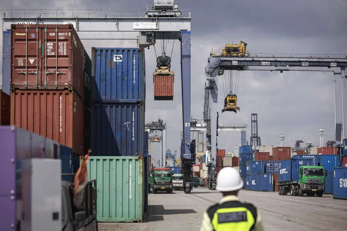 Surplus Neraca Perdagangan Desember 2024 Diperkirakan Turun Jadi US$ 3 Miliar