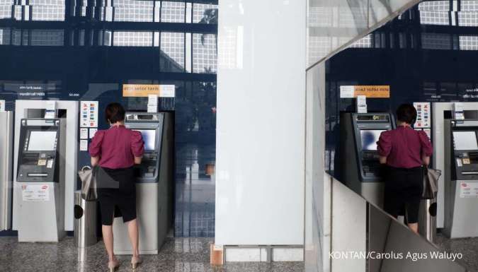 Bank Mandiri melihat transaksi non tunai di ATM mulai ditinggalkan nasabah