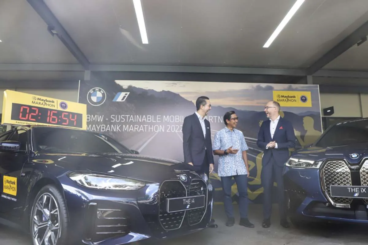 OJK: Asuransi untuk Kendaraan Listrik Masih Memakai Aturan Lama