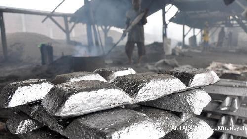 Produsen pangkas produksi, premi pembeli meningkat