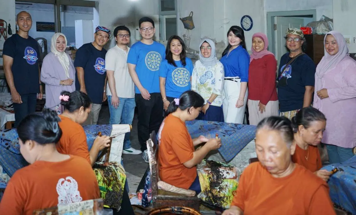 OREO Salurkan Donasi kepada Ribuan Pengrajin dan Pengusaha Batik Cirebon