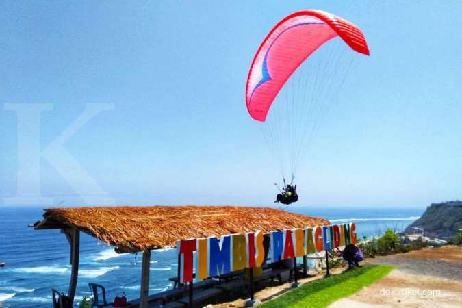 Seru-Seruan Bersama Tiket.com! Ada Paket Timbis Paragliding di Bali