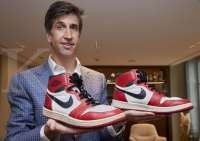 Kalah Saing dengan Hoka, Nike Prediksi Pendapatan Turun pada 2025