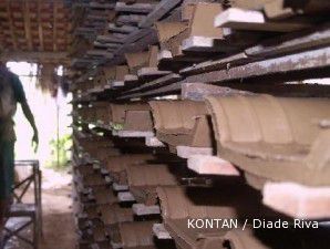 Sentra genteng Tulungagung: Hujan datang, produksi genteng bocor (2)