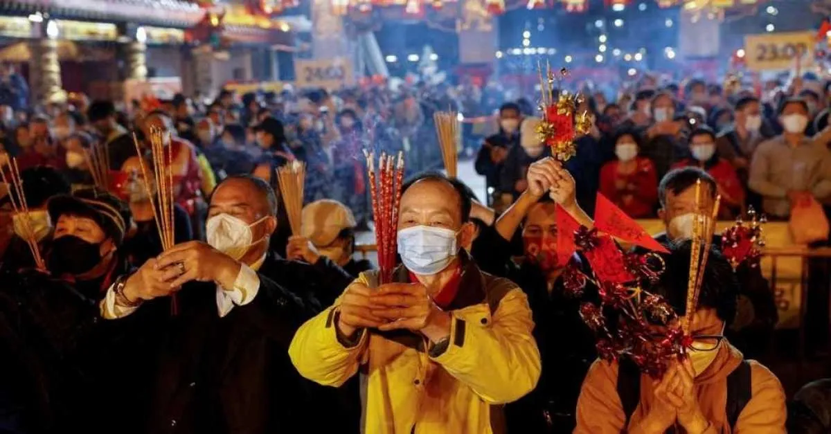 Sambut Tahun Baru Imlek di China, Orang Tionghoa Berdoa untuk Keselamatan