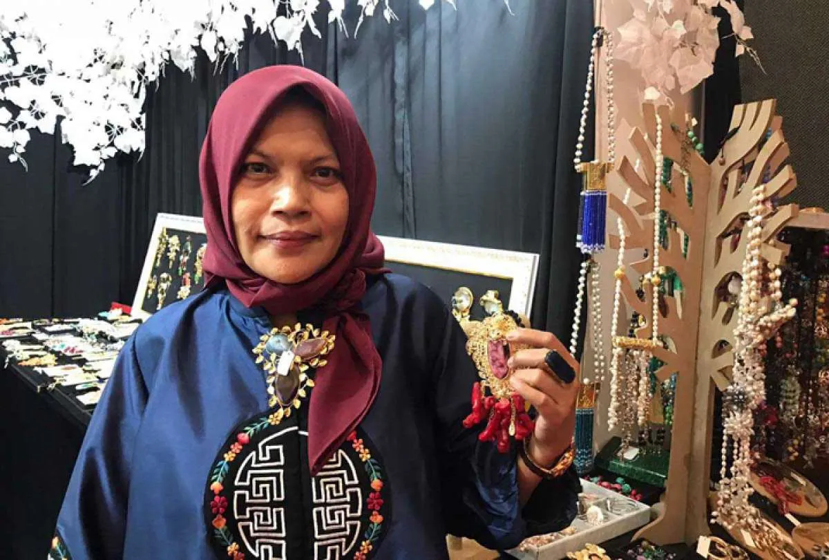 Kisah Zetria Dharma menjalankan bisnis aksesori perhiasan (bagian 1)