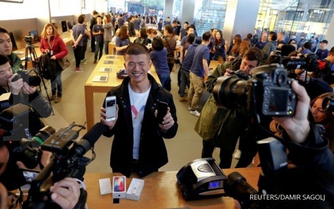 iPhone X dirilis, saham Apple tembus rekor baru 