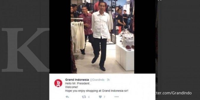 Minggu siang, Jokowi belanja sendirian di GI 