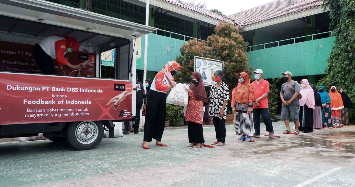 Bantuan makanan bagi warga terdampak Covid-19