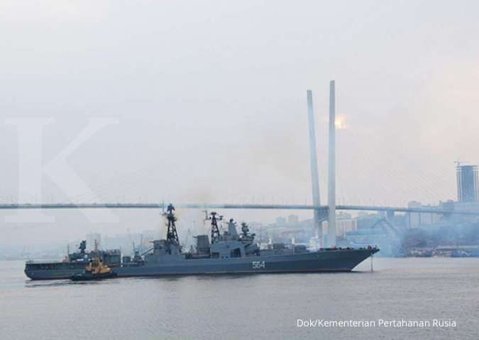 Tegang, kapal perang Rusia usir kapal perusak AS di tengah latihan militer