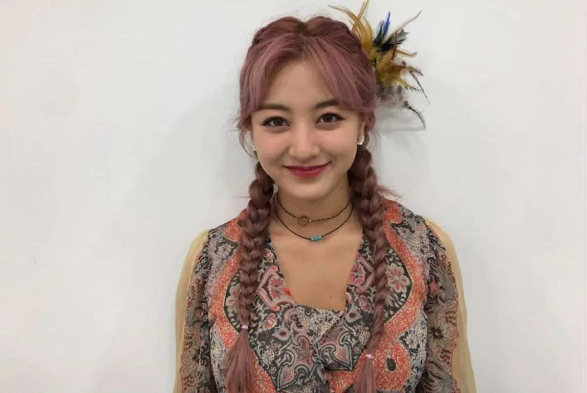 Saham JYP Entertainment naik 4,62%, Jihyo Twice rayakan 15 tahun bernaung di JYP