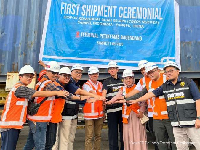Pelepasan Ekspor Perdana Komoditas Kelapa ke Tiongkok dari TPK Bagendang
