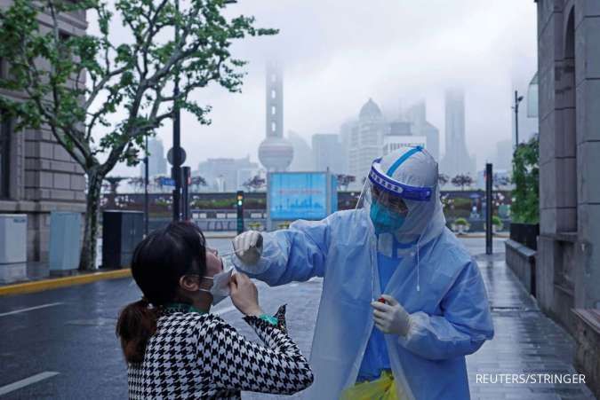 Penyebaran Covid-19 Membingungkan Penduduk Shanghai yang Tengah Kena Lockdown