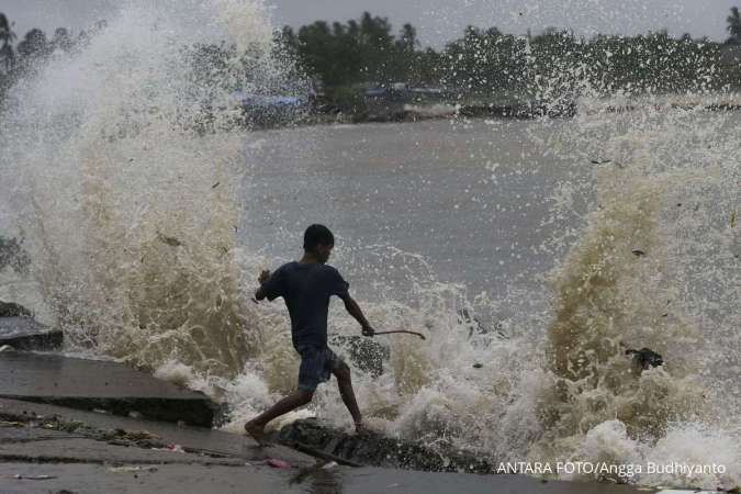 Ada Siklon Tropis, Awas Cuaca Hujan Lebat dan Gelombang Laut Tinggi hingga 8 Desember