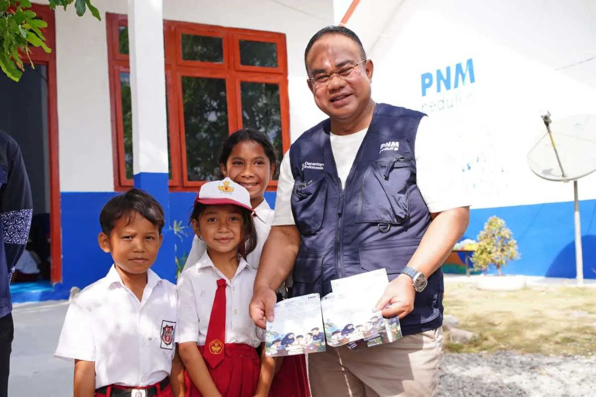 Anak Nasabah PNM Mekaar: Orang Tua Berjuang di Sawah, Saya di Sekolah