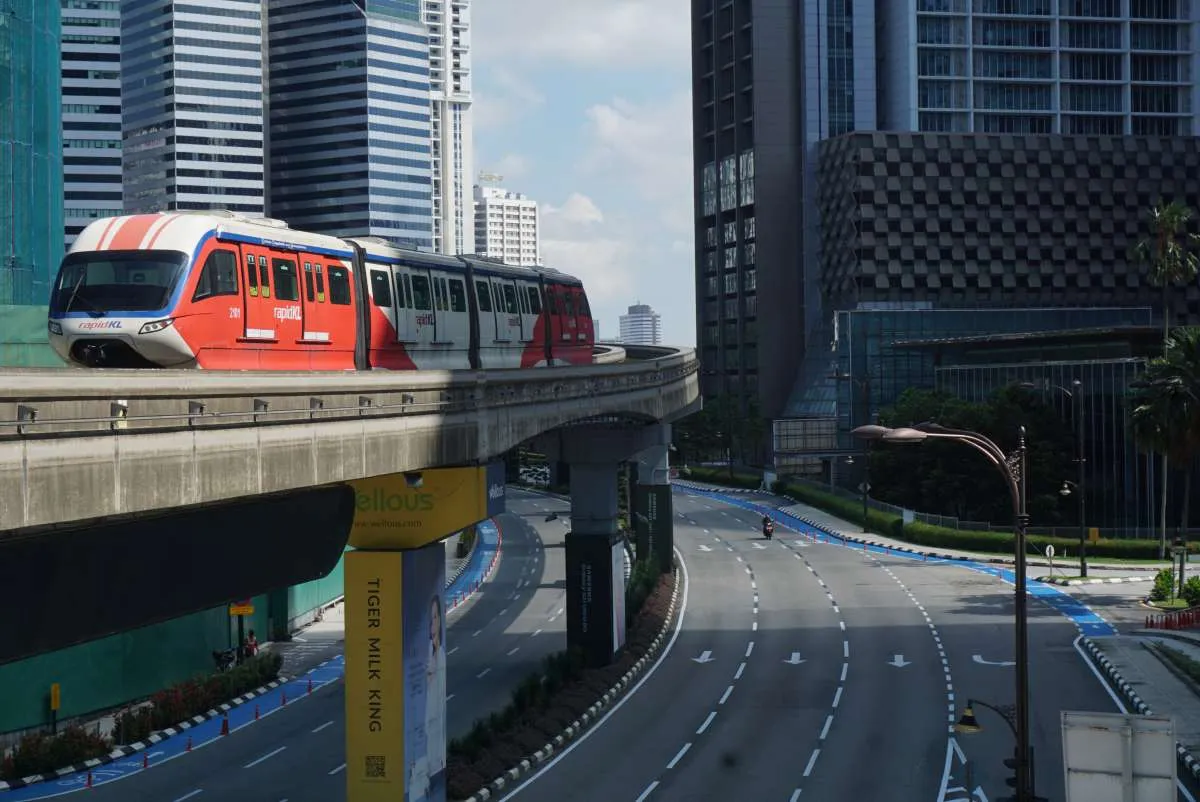 Di tengah penguncian, kasus harian COVID-19 di Malaysia tembus 15.000