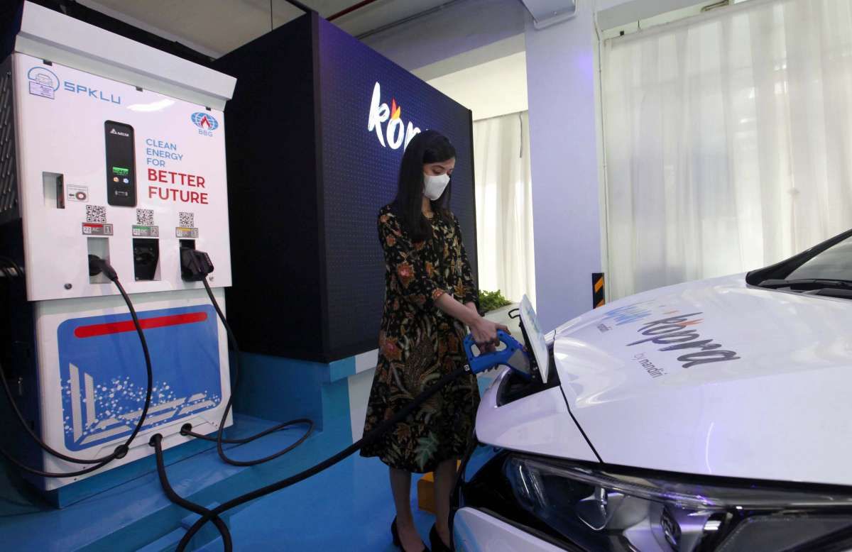 Bank Mandiri Sediakan Stasiun Pengisian Kendaraan Listrik Umum
