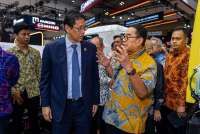 Menkeu Tinjau Truk Mitsubishi Fuso yang Lolos Uji Biodiesel B50 di GIIAS 2026