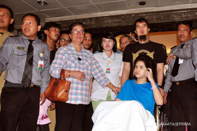 Maia Estianty dampingi AQJ di ruang sidang