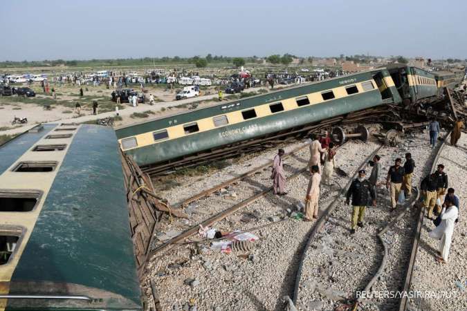 Kereta Penumpang di Pakistan Tergelincir, Menewaskan Sedikitnya 30 Orang