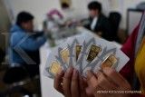 Rupiah stabil, pergerakan harga emas Antam cenderung datar