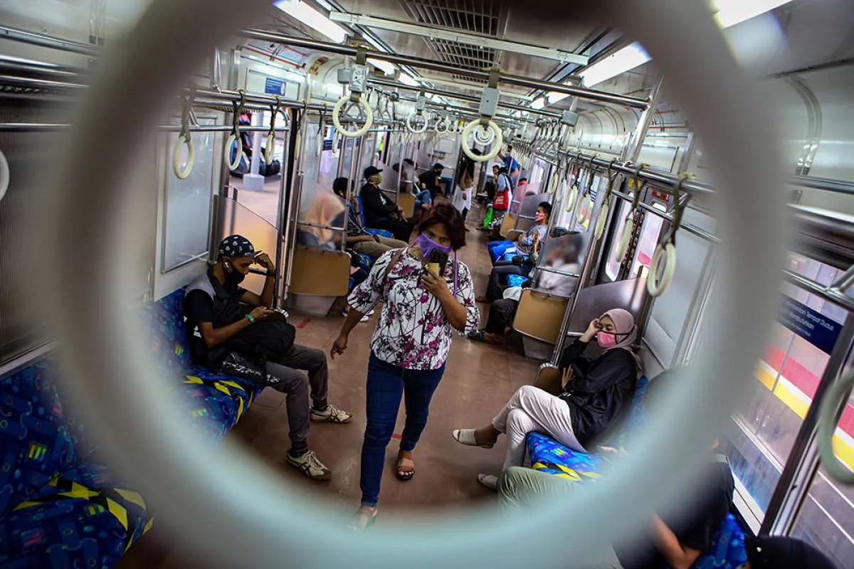 Catat! Mulai 12 Juni KRL bisa angkut hingga 75 penumpang per gerbong 