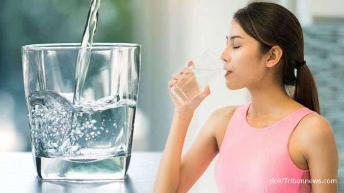 Ini Alasan Minum Air Putih Bisa Menurunkan Berat Badan 