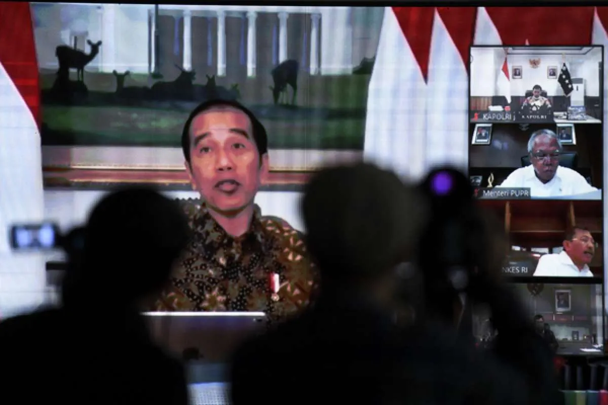 Jokowi tetapkan status darurat kesehatan dan pembatasan sosial skala besar