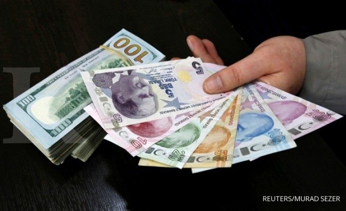 Kurs lira merosot, krisis keuangan menghantui Turki