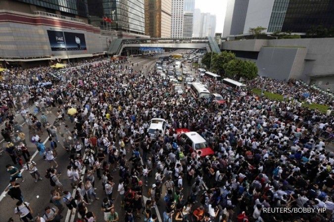 Ultimatum, demo Hong Kong harus berakhir Senin