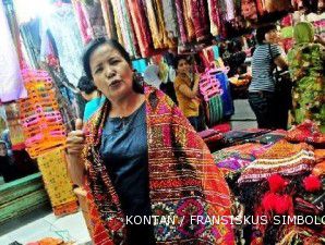 Pasar Senen Batak: Berharap harga toko baru tetap murah (3)