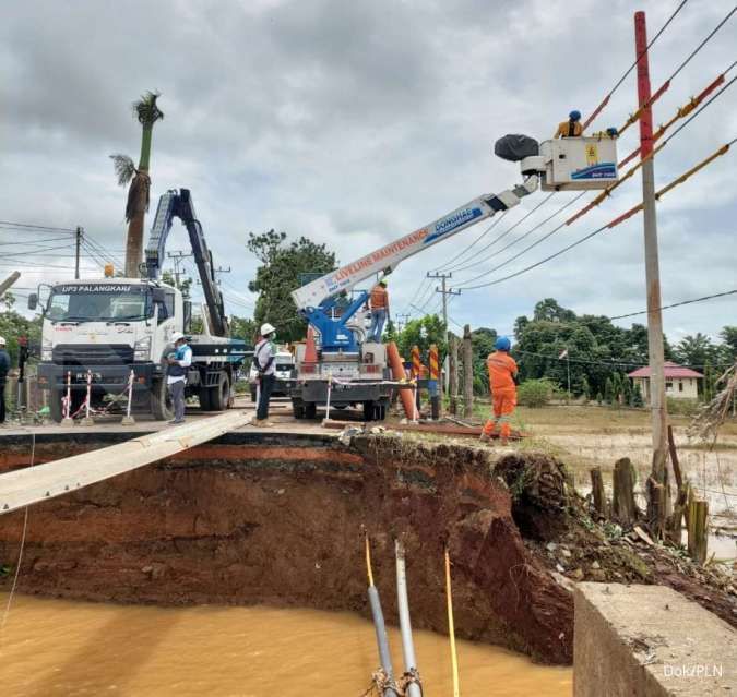 Banjir di Kalimantan Selatan, PLN klaim pulihkan 82% sistem kelistrikan